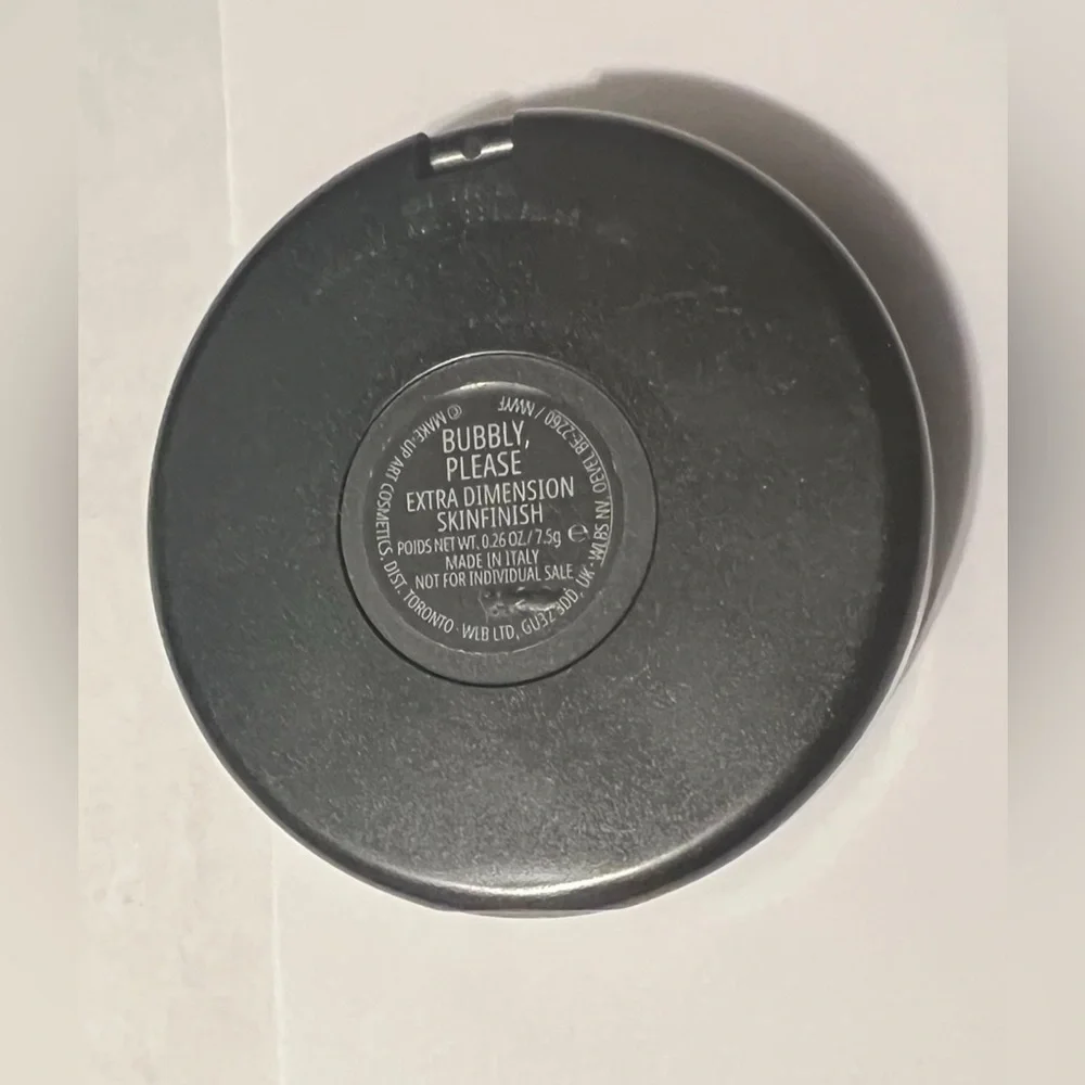 MAC COSMETICS BUBBLY, PLEASE EXTRA DIMENSION SKINFINISH - Picture 2 of 2